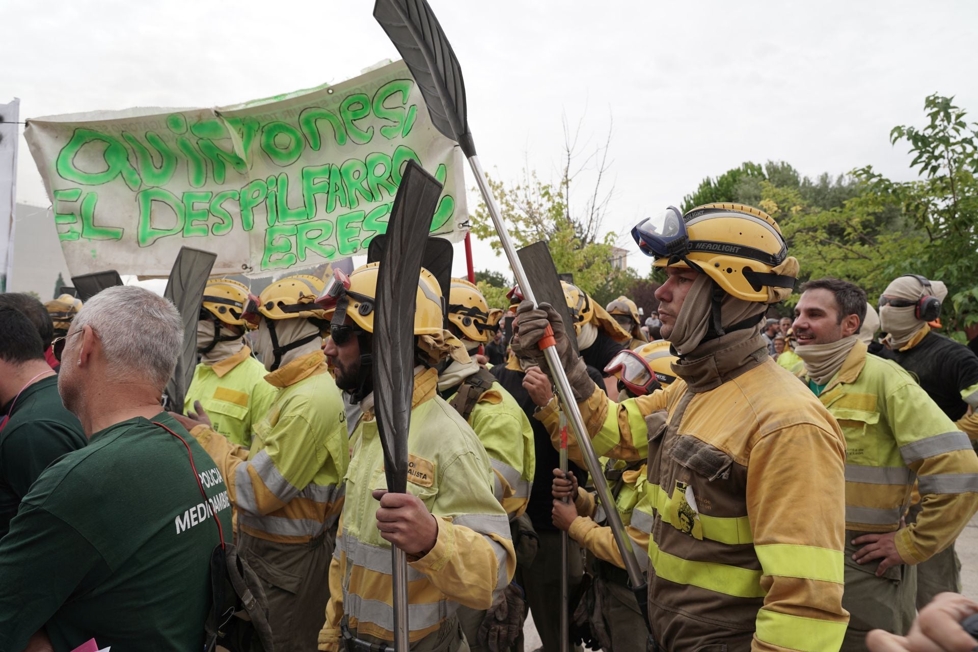 Concentración frente a las Cortes para exigir el cese del consejero de Medio Ambiente