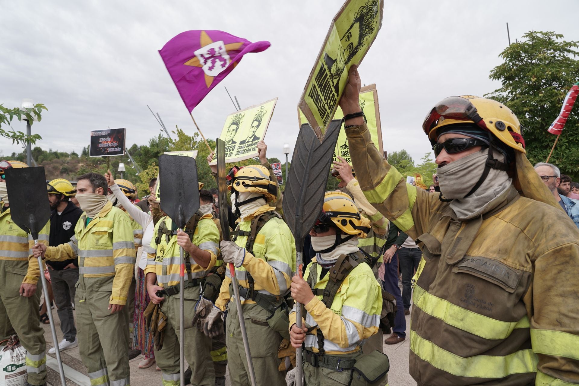 Concentración frente a las Cortes para exigir el cese del consejero de Medio Ambiente