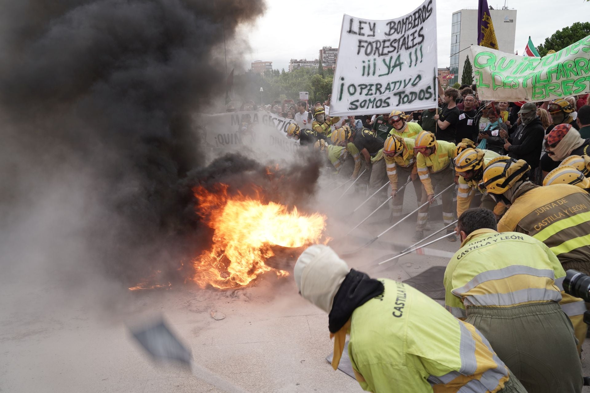 Concentración frente a las Cortes para exigir el cese del consejero de Medio Ambiente