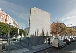 Solar en el que se construirá, esquina calle Juan Pablo II con avenida Fernández Ladreda, la mayor promoción de las aprobadas en la Junta de Gobierno Local de León.