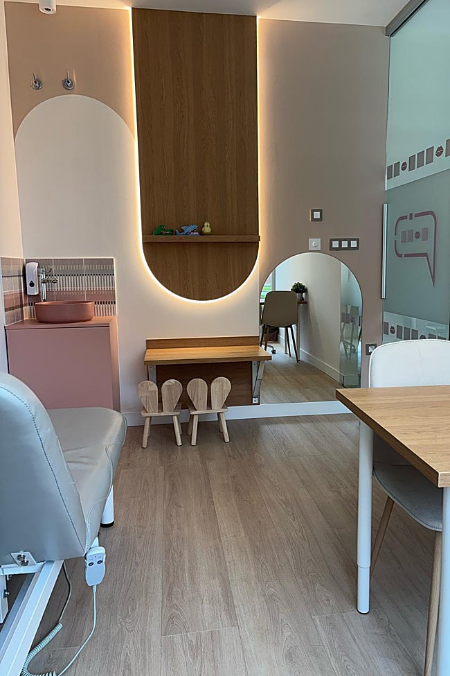 Interior de la Clínica Adelante Logopedia