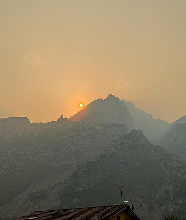 Imagen secundaria 2 - Imágenes de Caín durante los incendios.