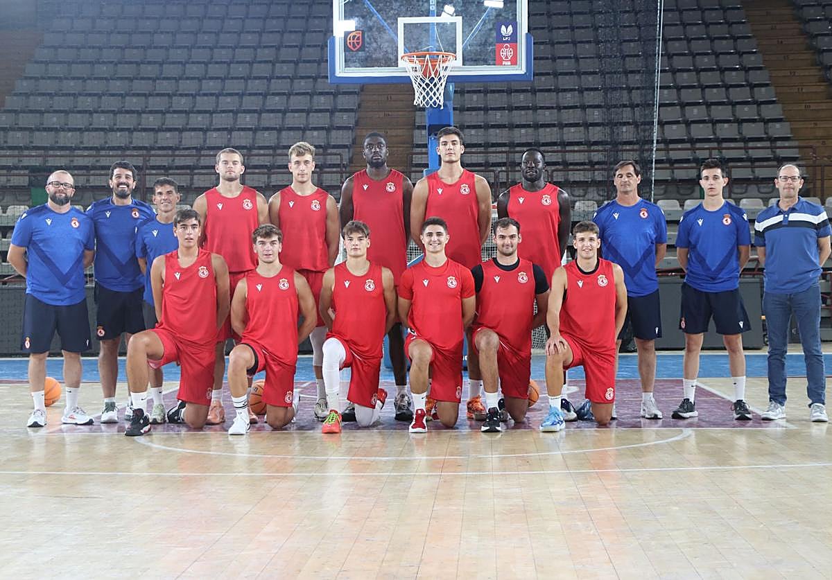 Foto de equipo de la Cultural para la 2025/26