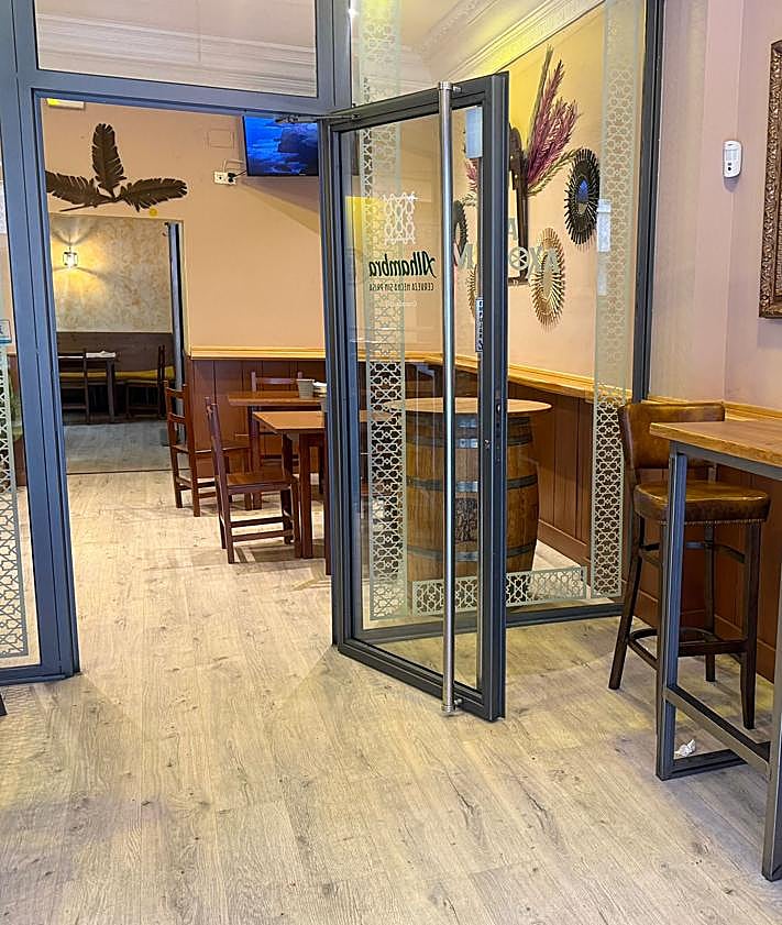 Imagen secundaria 2 - Imágenes de Taberna La Taurina.