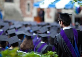 Los titulados universitarios viven en el centro y en Armunia se quedan en el graduado escolar