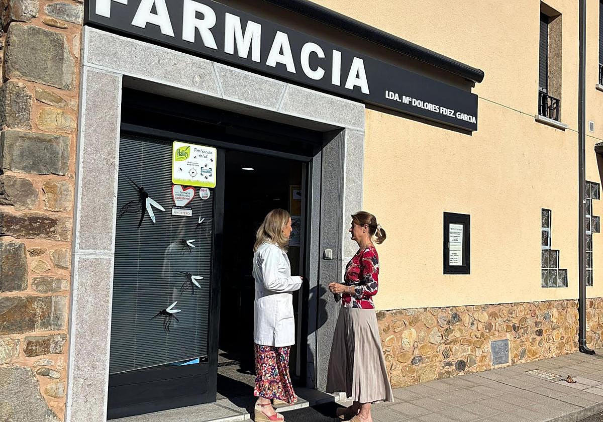 Presidenta COFLEÓN en una farmacia de La Magdalena