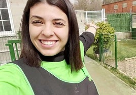 Imagen de la influencer en la residencia canina.