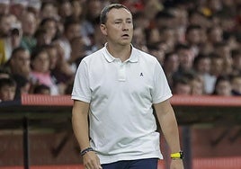 Raúl Llona, entrenador de la Cultural, en el partido ante el Sporting.