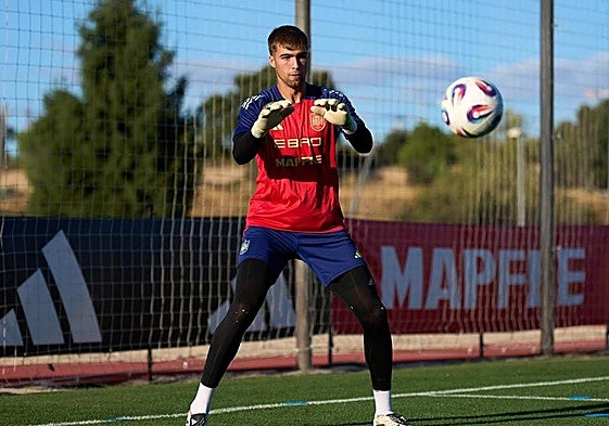Fran González entrenando esta semana con España.