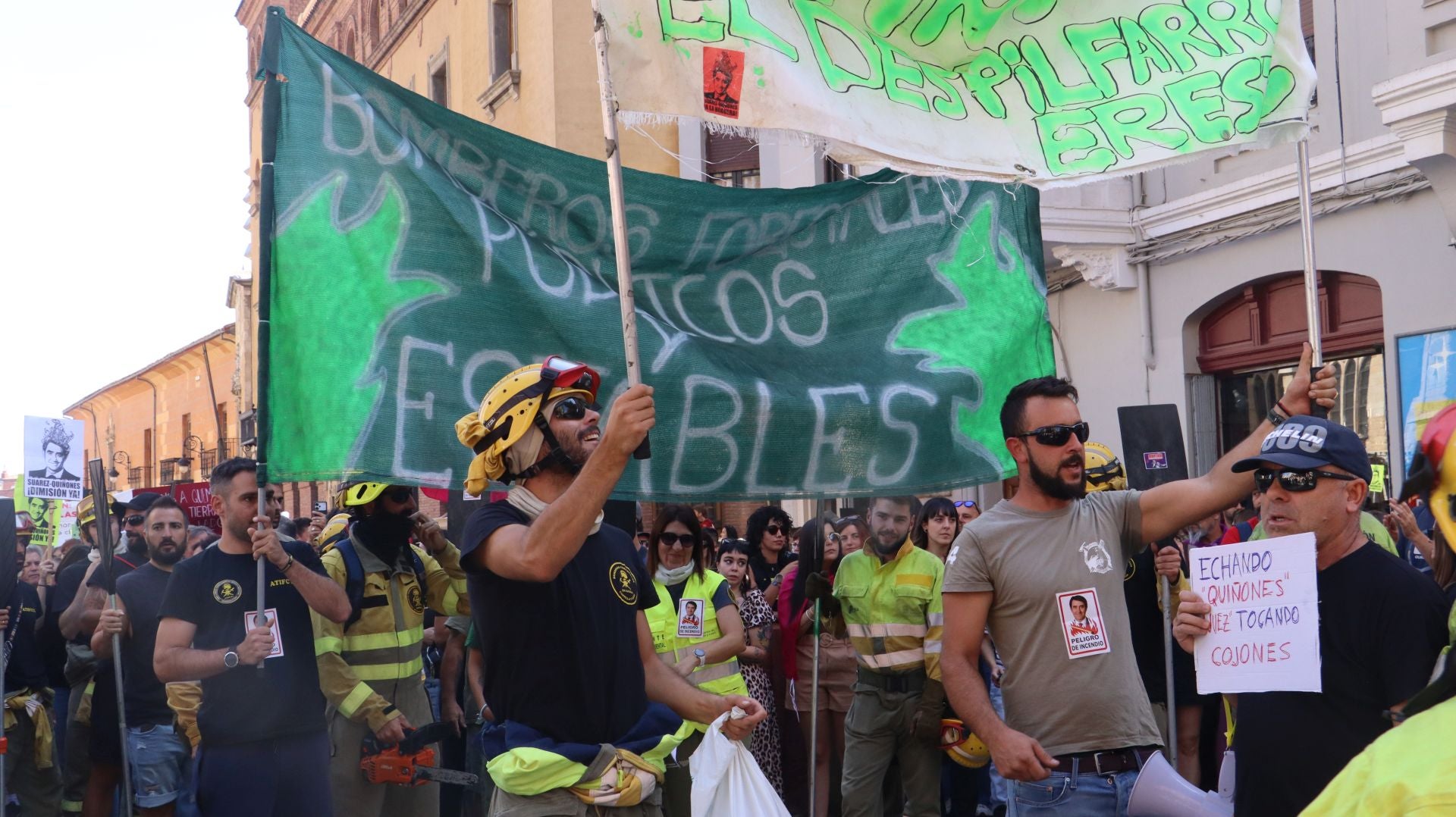 Decenas de &#039;Bomberos forestales&#039; toman las calles de la capital leonesa