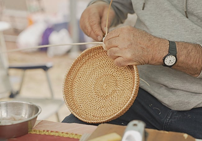 Artesano en la feria de Lorenzana