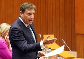 Intervención del consejero de Economía Carlos Fernández Carriedo en el Pleno de las Cortes.