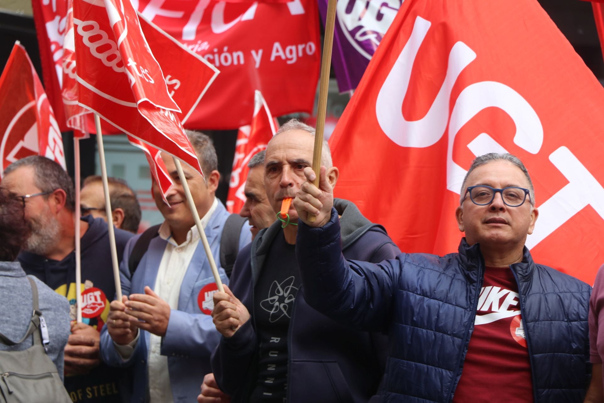 Concentración en León para pedir la reducción de la jornada laboral a 37,5 horas
