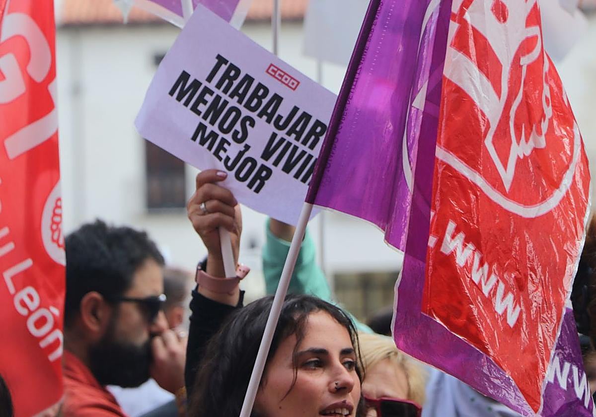 Concentración de este miércoles ante la sede de la Fele.