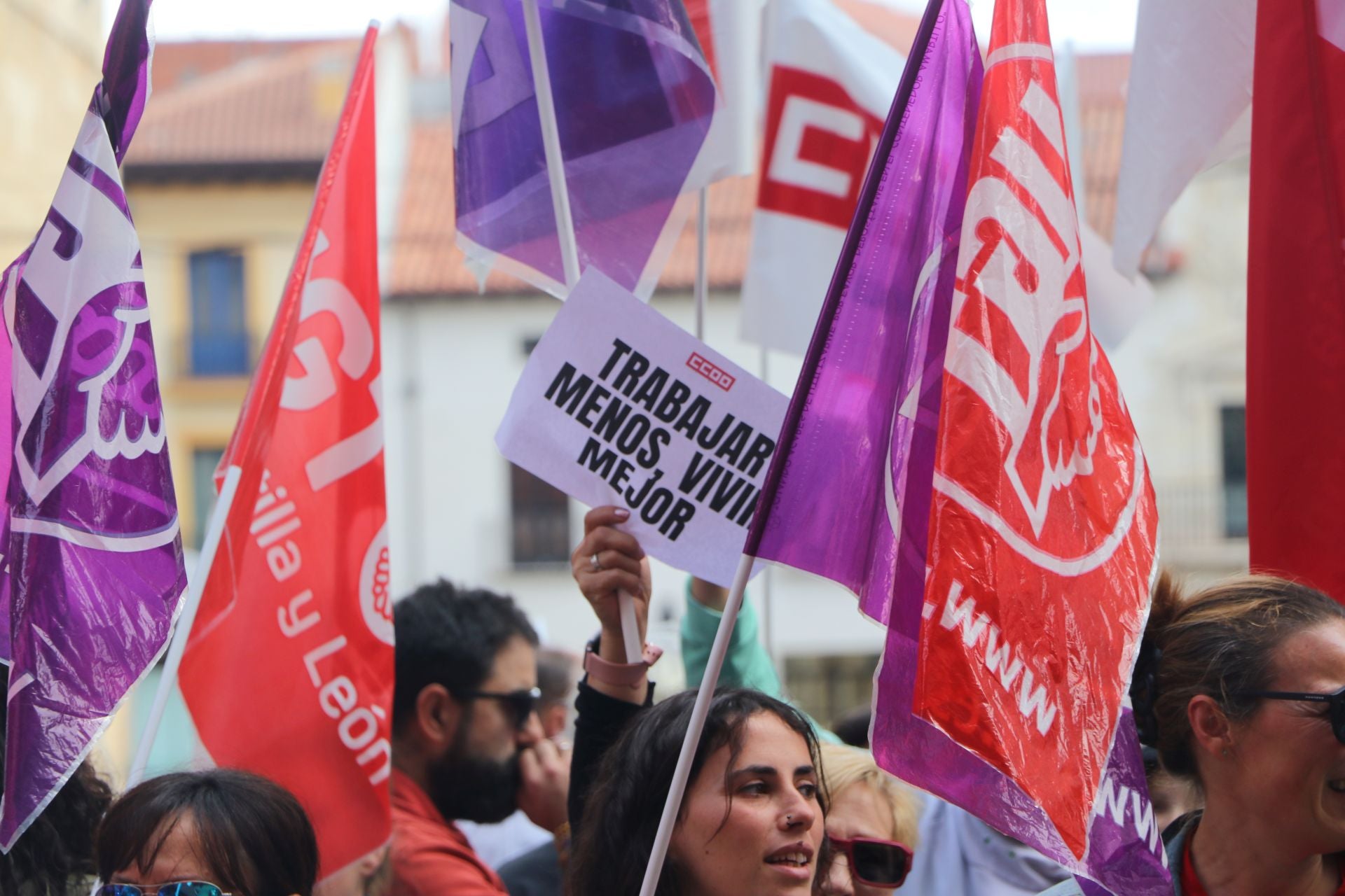 Concentración en León para pedir la reducción de la jornada laboral a 37,5 horas