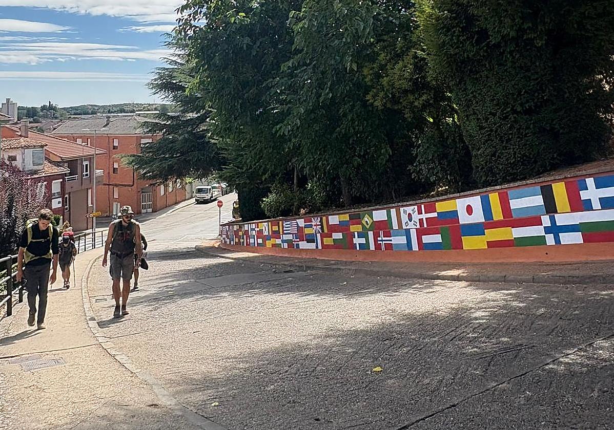Banderas pintadas en la zona.