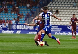 Borja Valle, en una acción del duelo ante el Pontevedra