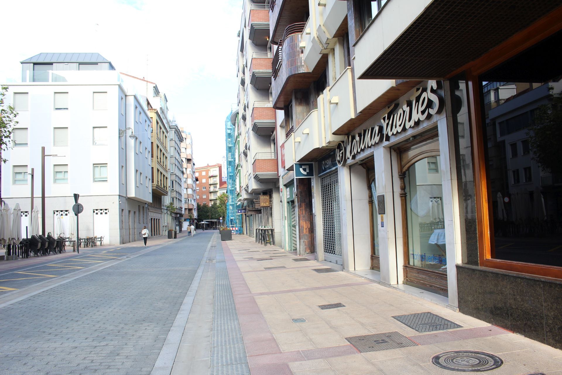 La calle Fuero cumple sus primeras semanas como peatonal