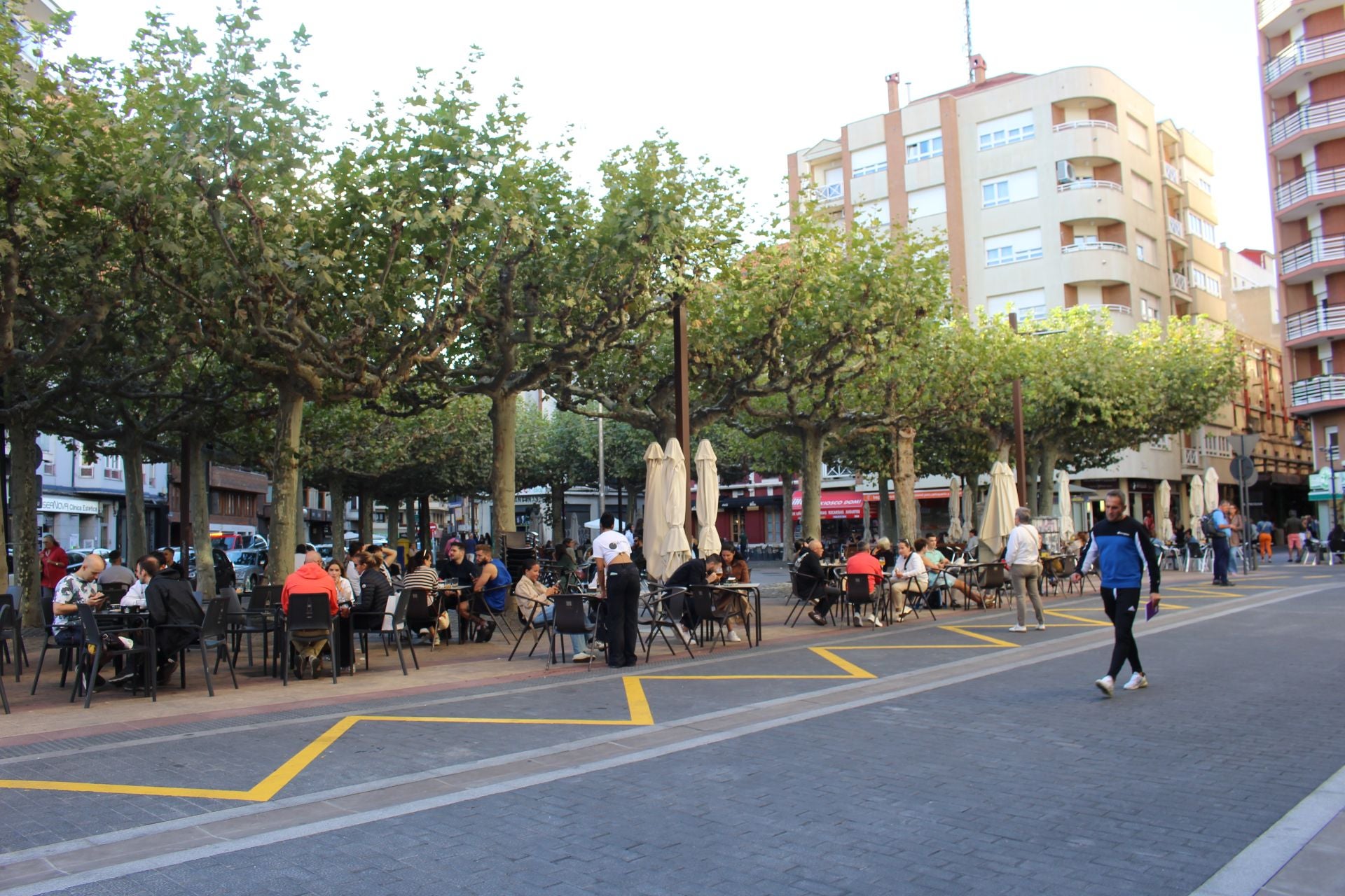 La calle Fuero cumple sus primeras semanas como peatonal