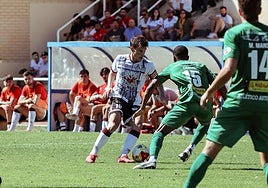 Acción del duelo entre el Salamanca UD y el Atlético Astorga.