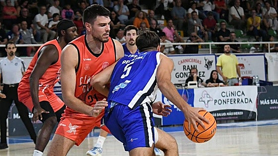 El Atlético Bembibre golea y el Olímpico estrena su casillero de victorias
