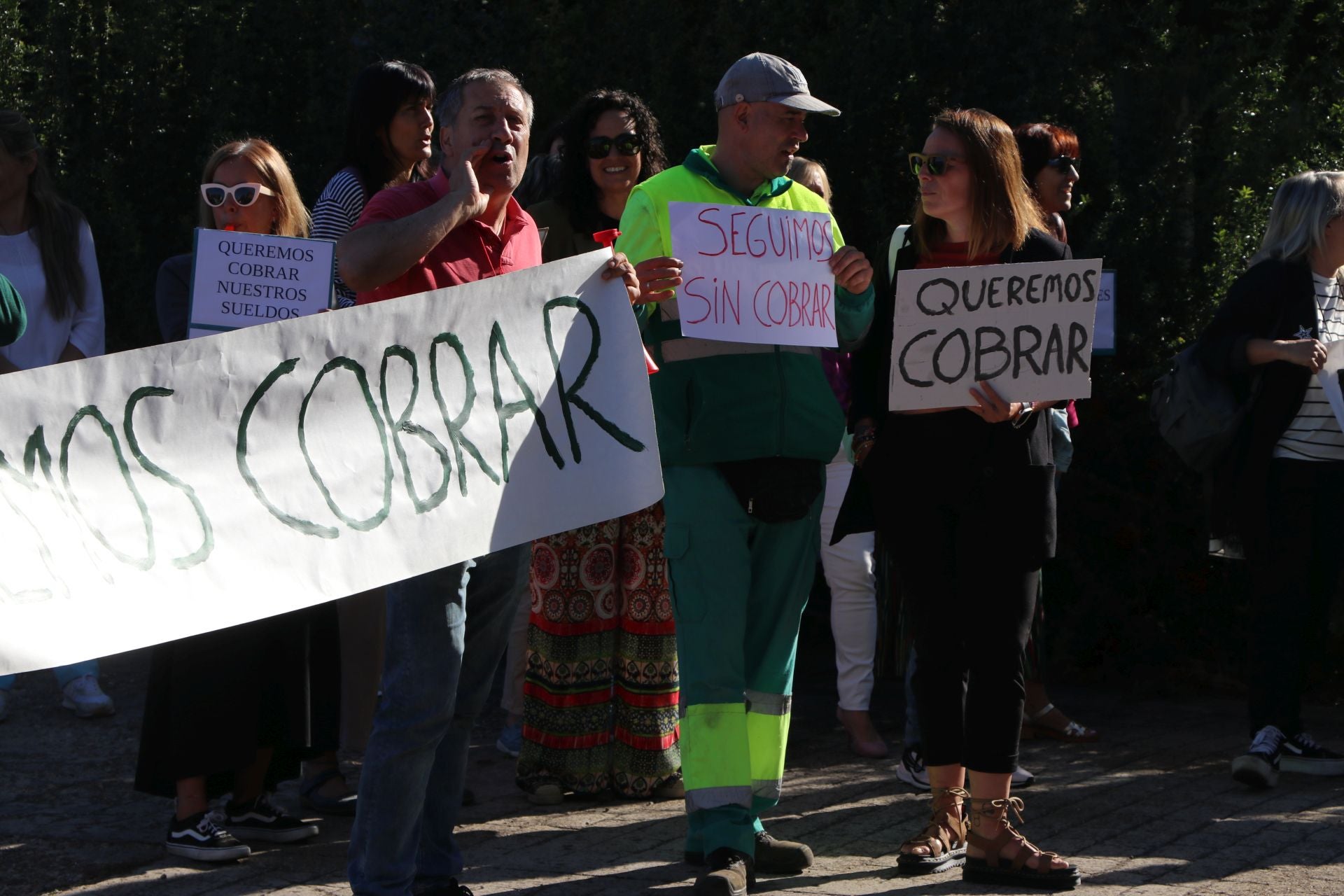 Imágenes de la manifestación en el Ayuntamiento de San Andrés del Rabanedo