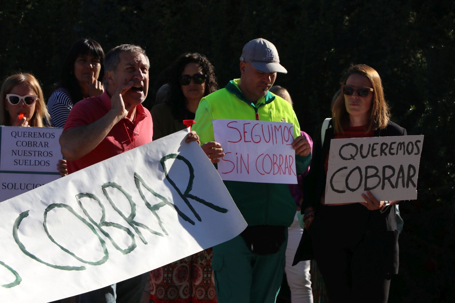 Imágenes de la manifestación en el Ayuntamiento de San Andrés del Rabanedo