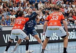 Benites y Alberto Martín, en el partido ante Cangas.