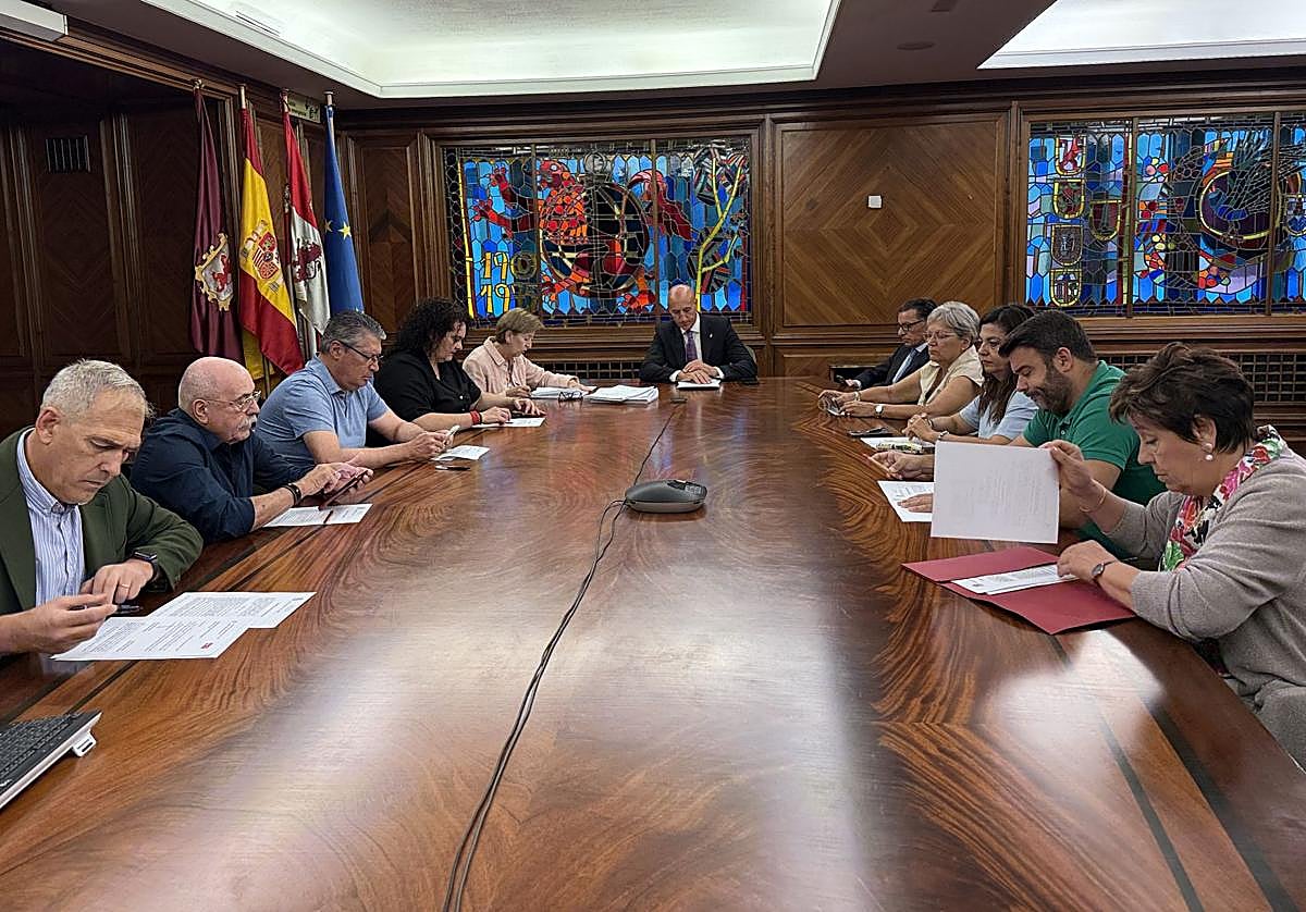 Junta de gobierno local de León.