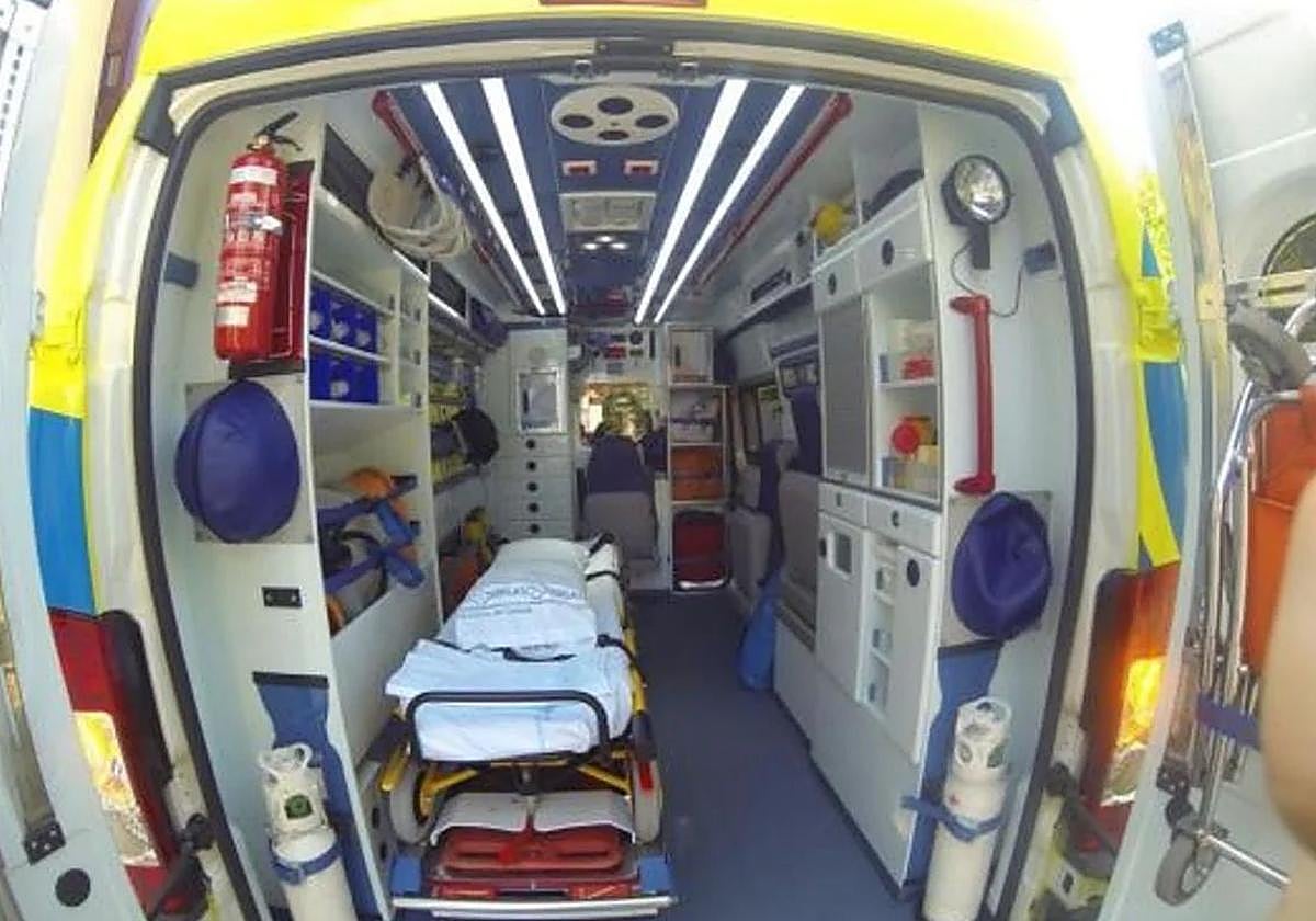 Interior de una ambulancia.
