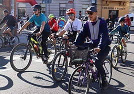 Cientos de leoneses recorrieron las calles de la capital en su bicicleta.