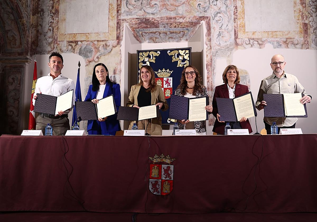 Firma del acuerdo del diálogo social en Educación.