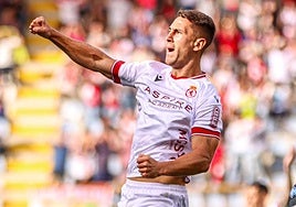 Manu Justo celebra su gol ante el Castellón.