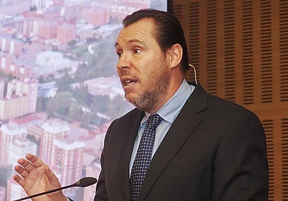 Imagen del alcalde de León con el ministro de Transportes, Óscar Puente.