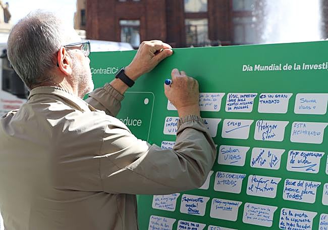 Un leonés dejando su mensaje.