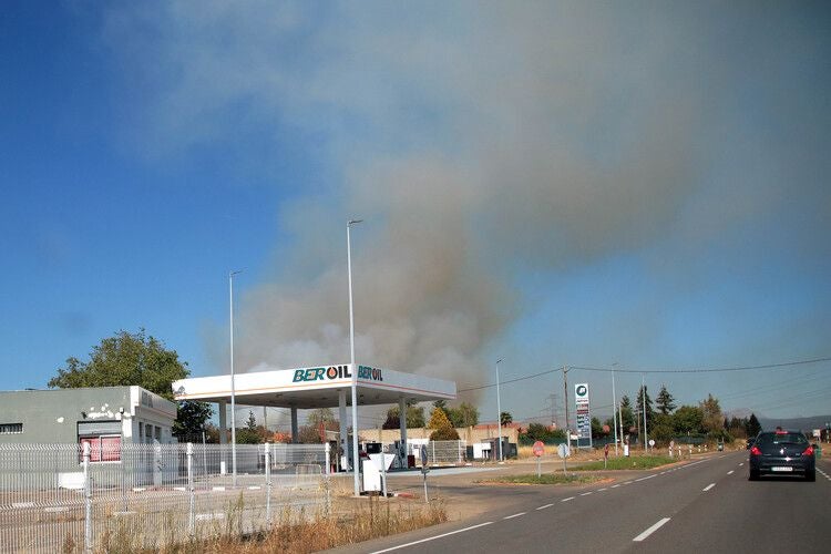 Imágenes del incendio en Villasinta de Torío