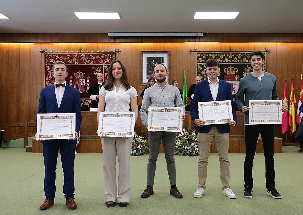 Imagen secundaria 1 - Último curso sin Medicina, 10.500 universitarios y 12 grupos de investigación sobre los incendios