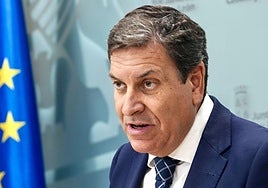 El portavoz de la Junta y consejero de Economía y Hacienda, Carlos Fernández Carriedo, comparece en rueda de prensa posterior al Consejo de Gobierno de la Junta.