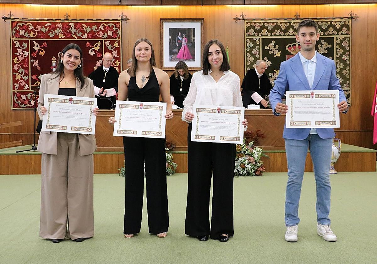 Imagen principal - Último curso sin Medicina, 10.500 universitarios y 12 grupos de investigación sobre los incendios
