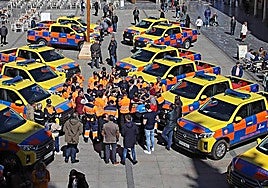 Imagen de archivo del consejero de Medio Ambiente, Vivienda y Ordenación del Territorio, Juan Carlos Suárez-Quiñones, en la presentación de los vehículos de Protección Civil de la provincia de León.