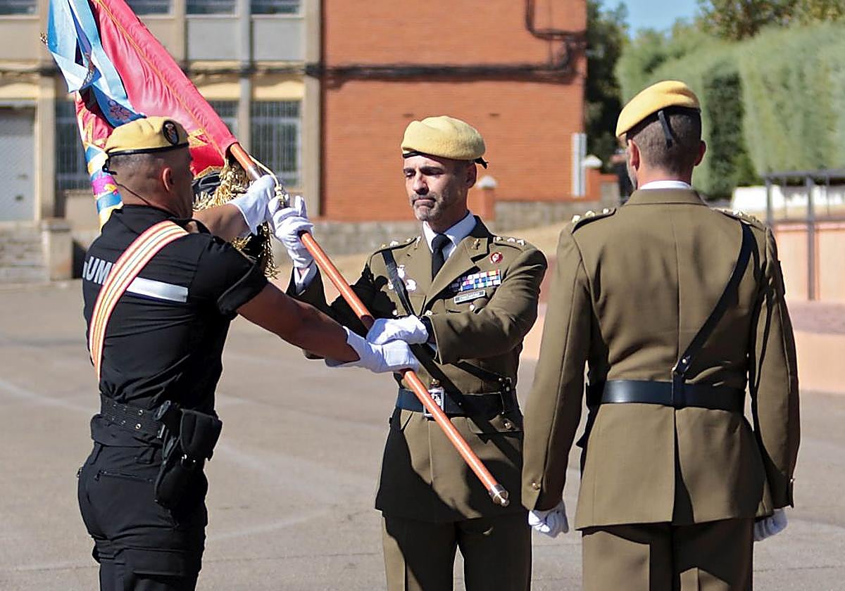 El teniente general jefe de la Unidad Militar de Emergencias, Francisco Javier Marcos Izquierdo, preside el acto de relevo en el mando del Quinto Batallón de Intervención en Emergencias de la Unidad Militar de Emergencias, del que toma posesión el teniente coronel don Pablo Samaniego Pérez.