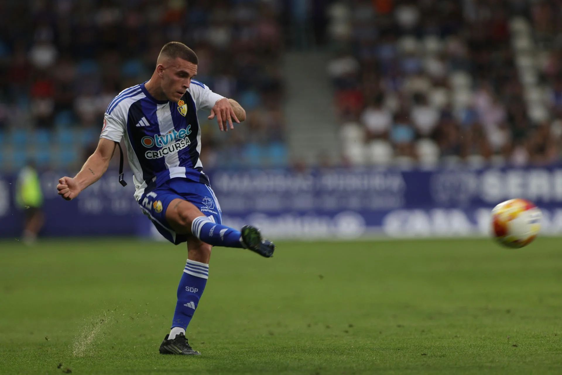 Imagen del partido entre la Deportiva y el Guadalajara.