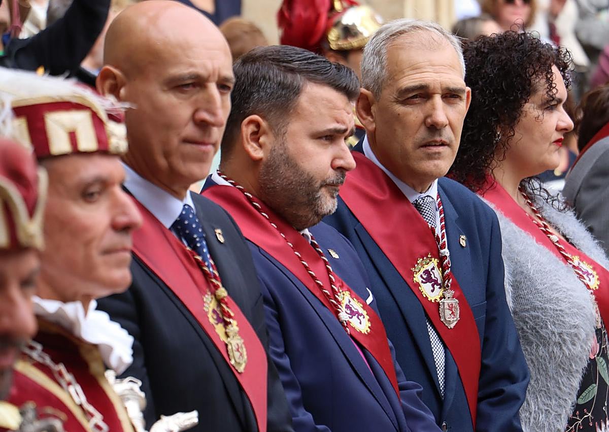 Imagen secundaria 1 - Ni la imagen de Fray Escoba ayudó a limpiar los roces del Foro u Oferta