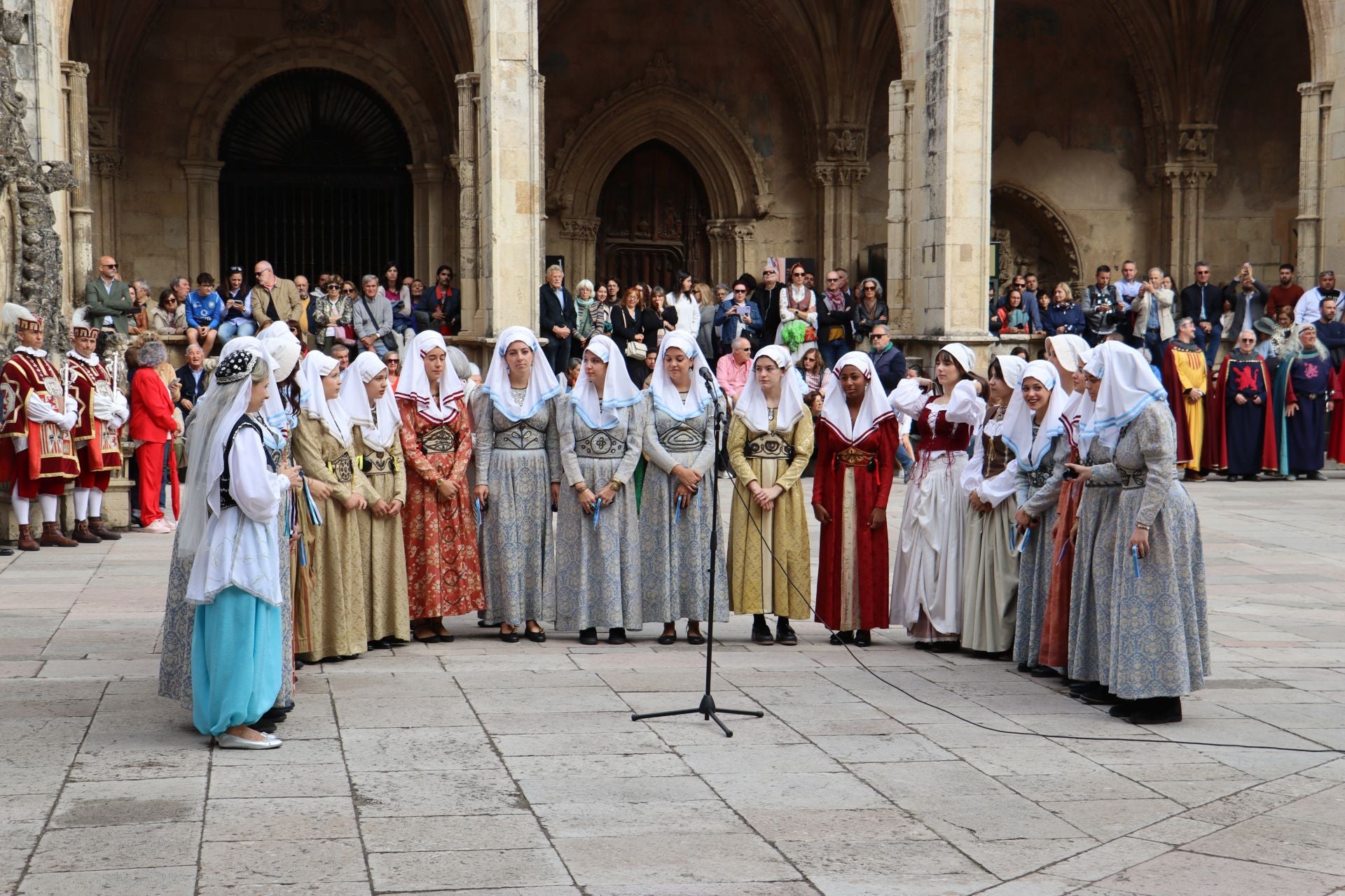 Las imágenes de la ceremoria de las Cantaderas y el acto del Foro u oferta