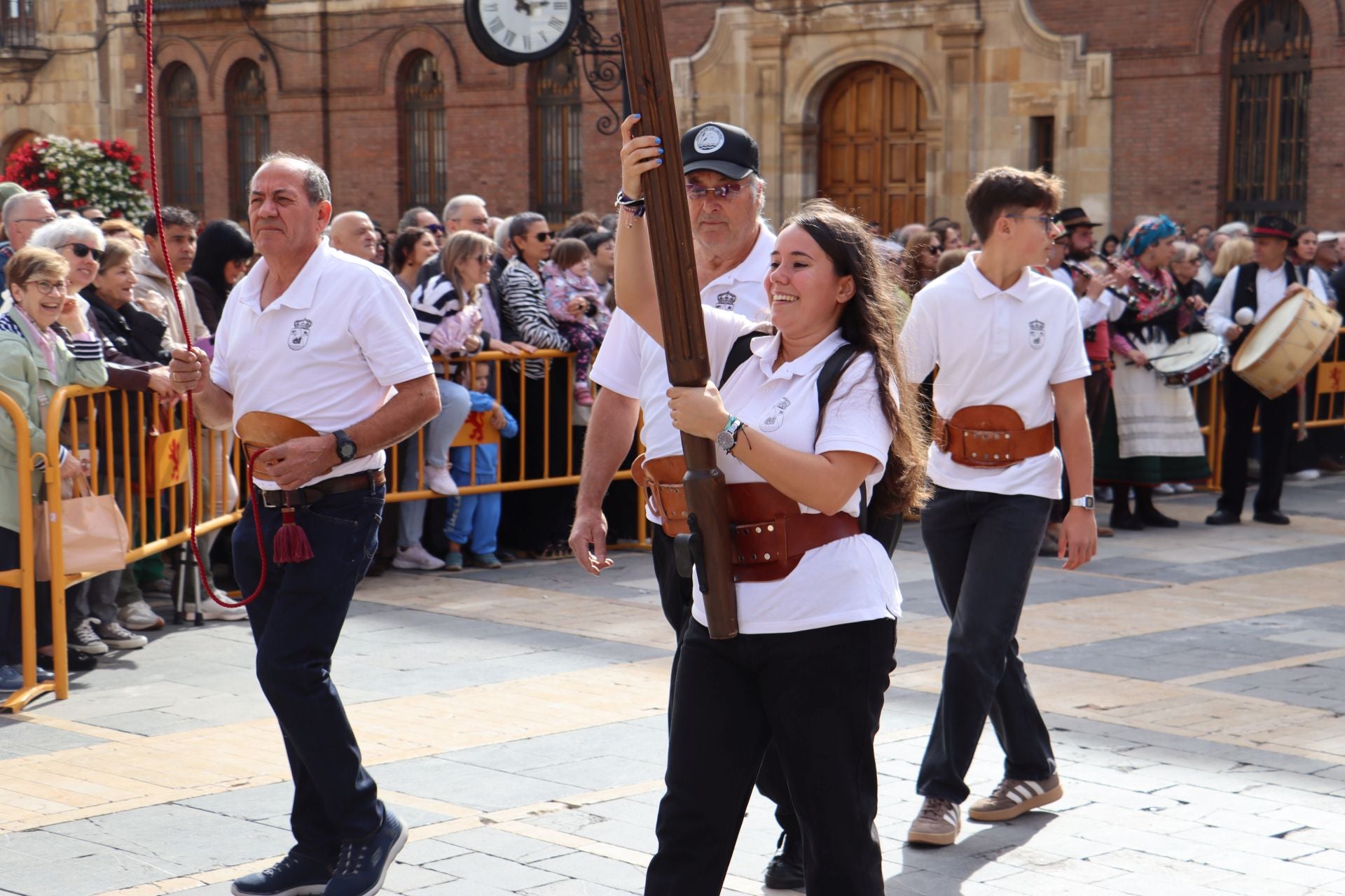 Las mejores imágenes del desfile de pendones por León
