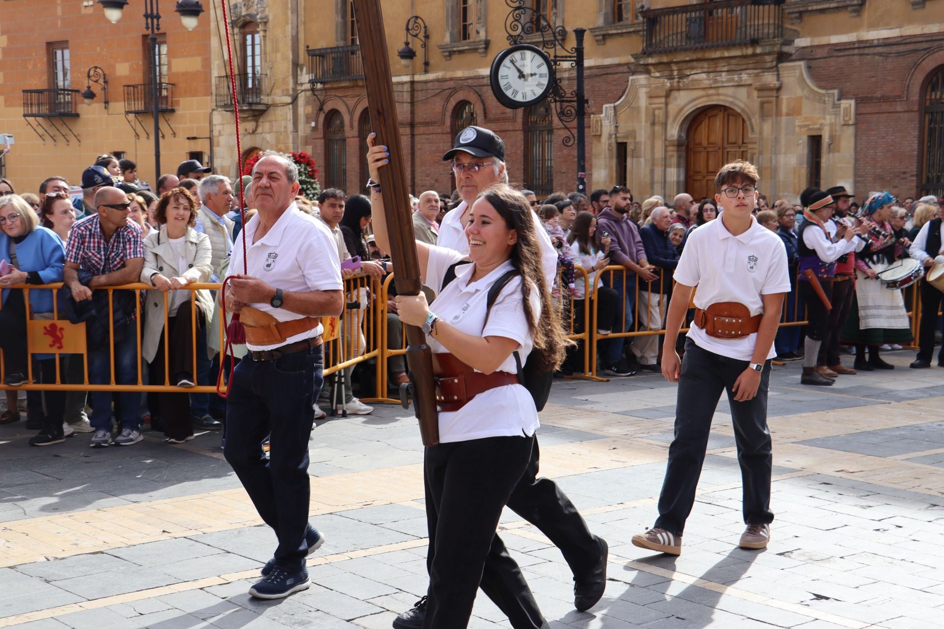 Las mejores imágenes del desfile de pendones por León