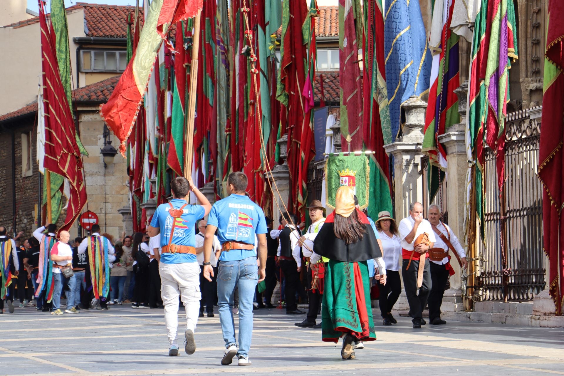 Las mejores imágenes del desfile de pendones por León