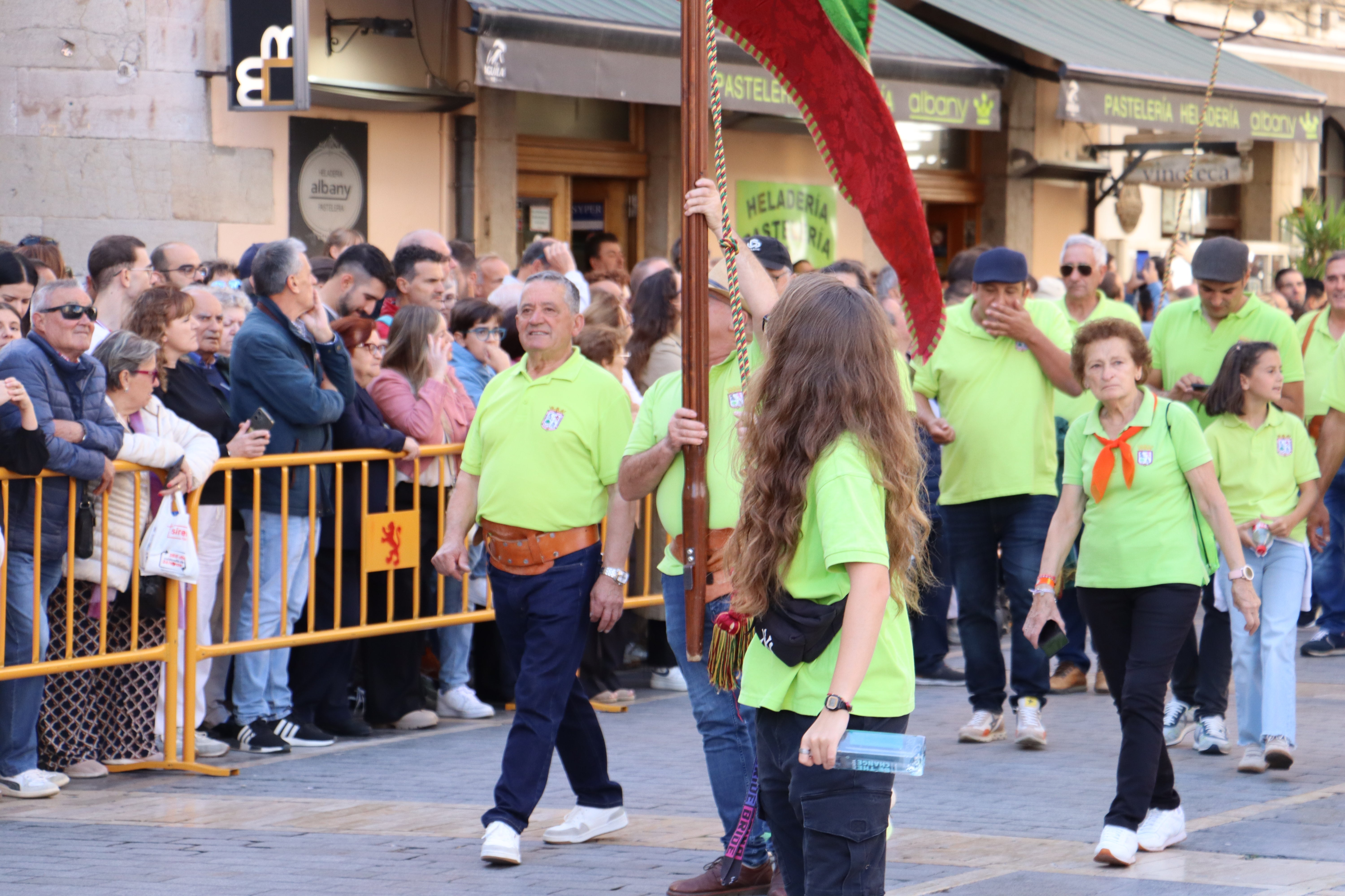 Las mejores imágenes del desfile de pendones por León