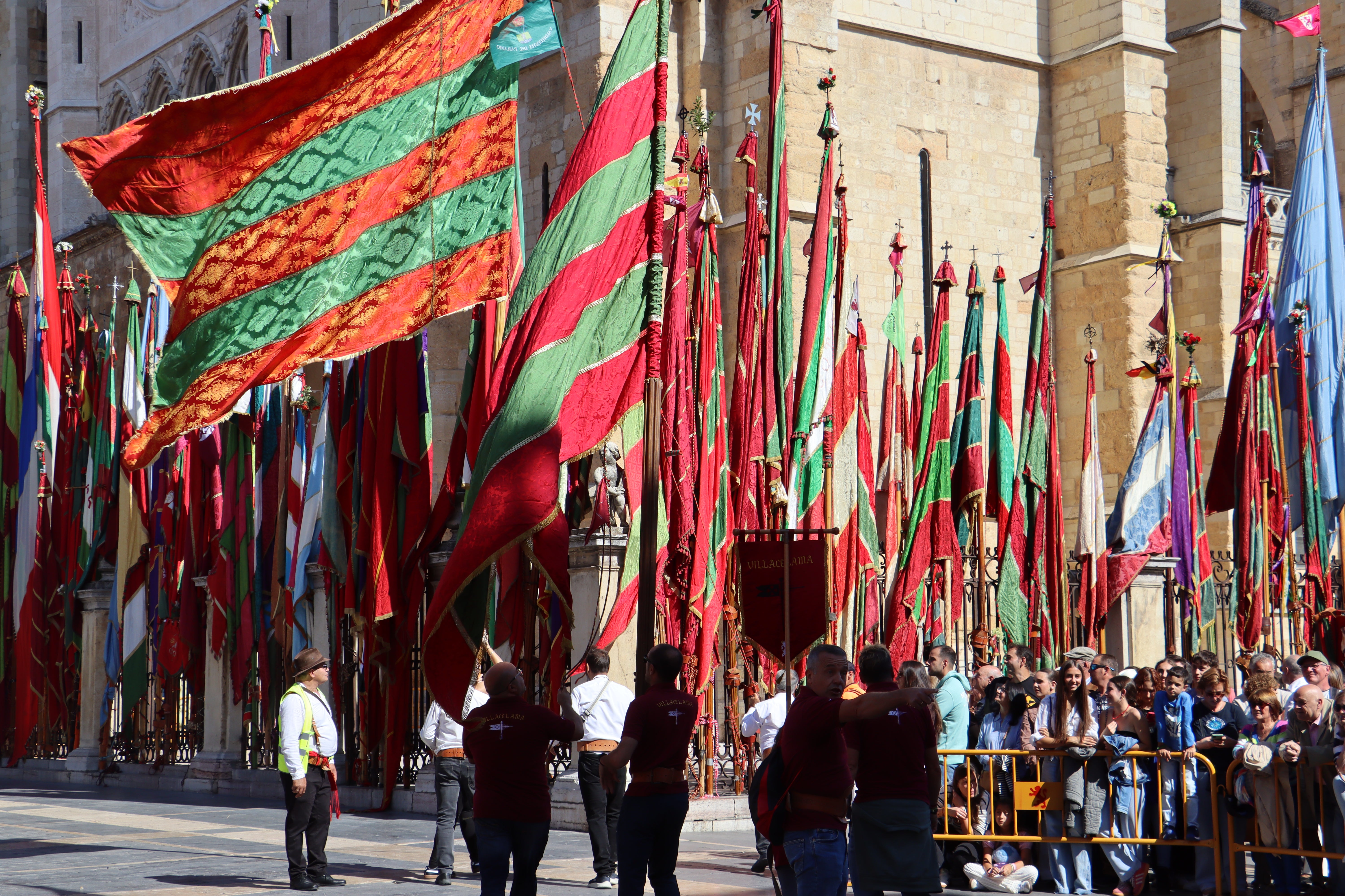 Las mejores imágenes del desfile de pendones por León