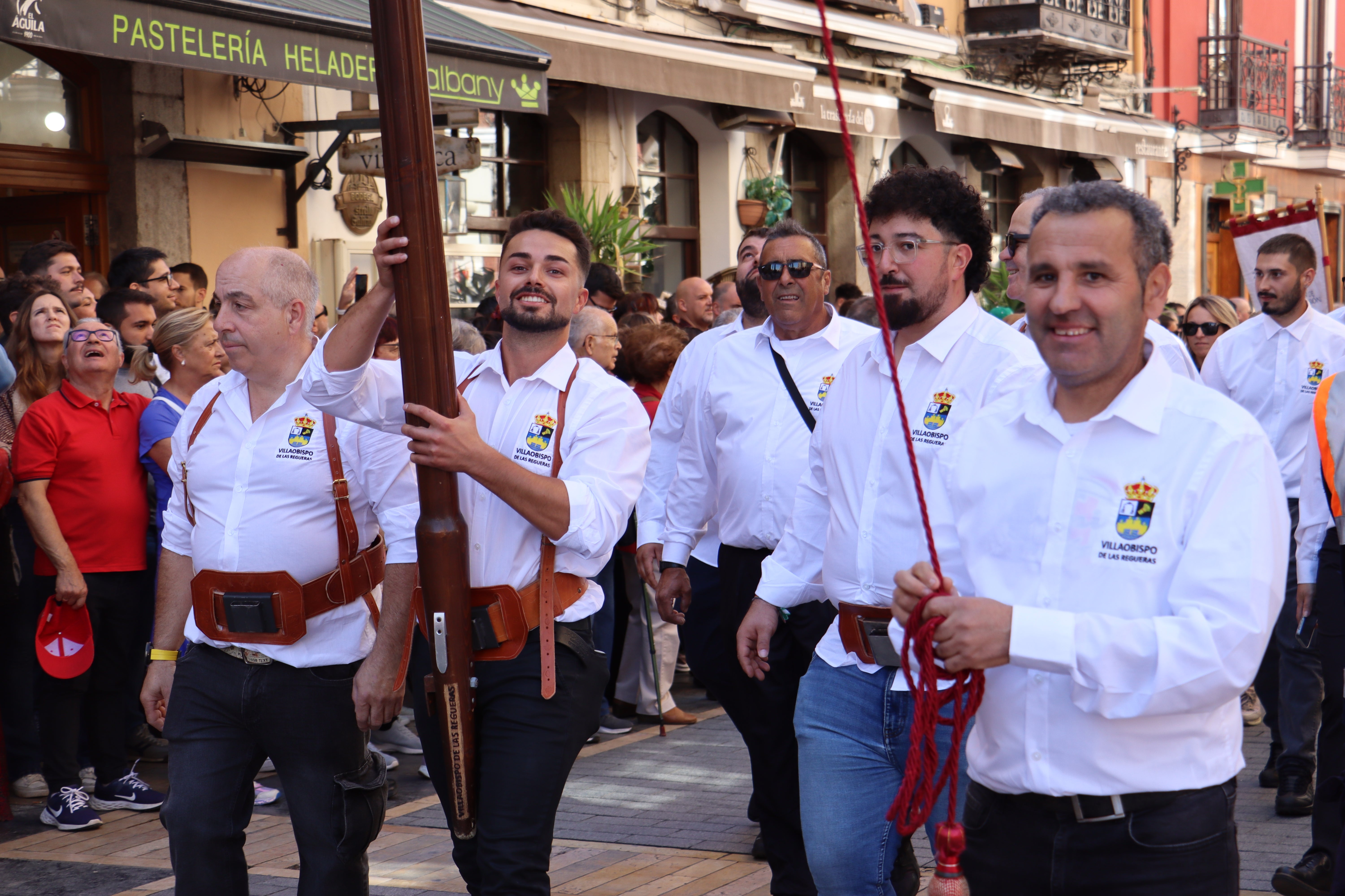 Las mejores imágenes del desfile de pendones por León